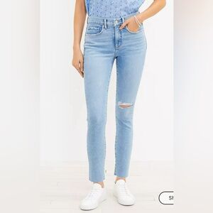 LOFT | Distressed Mid Rise Skinny Jeans | Size 0 / 25 | Authentic Light Indigo